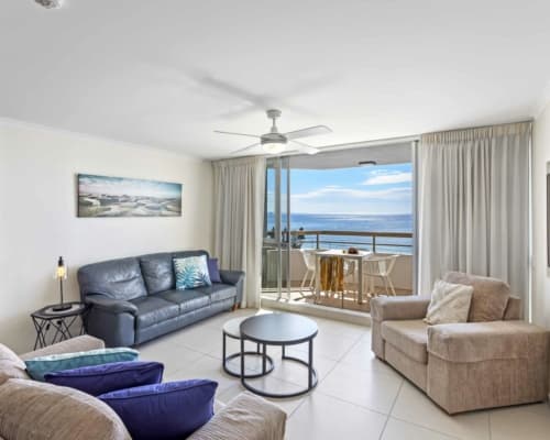 1-bedroom-panoramic-view-mooloolaba-accommodation (2)