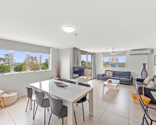 3-bedroom-pool-garden-view-mooloolaba-accommodation (3)