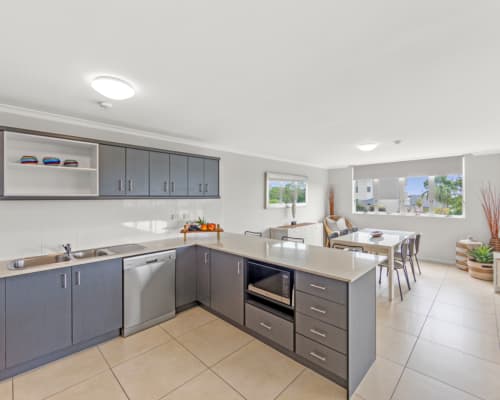 3-bedroom-pool-garden-view-mooloolaba-accommodation (4)