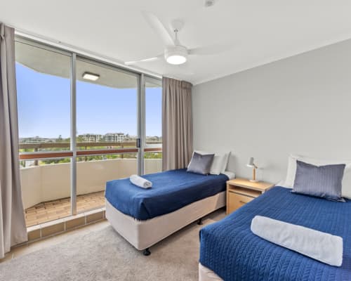 3-bedroom-pool-garden-view-mooloolaba-accommodation (7)