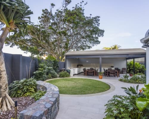 mooloolaba-holiday-accommodation-barbecue(2)