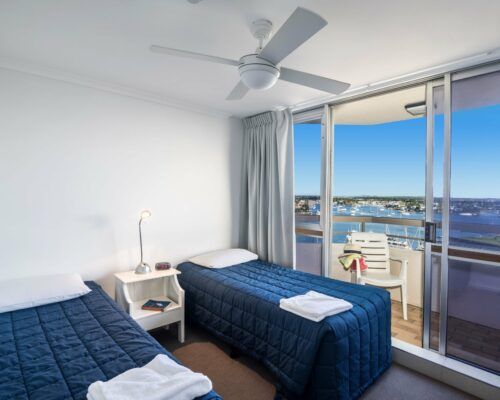 u10a 3 bed pano view mooloolaba holiday (13)