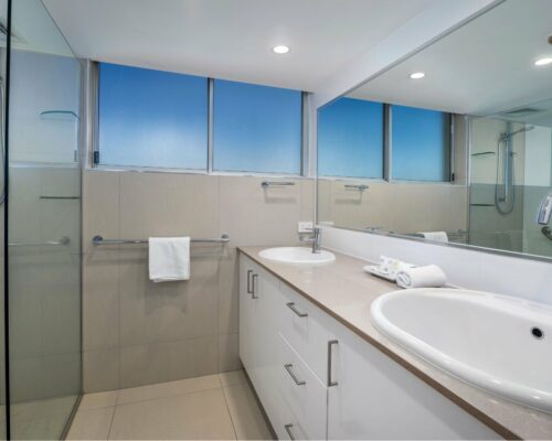 u10a 3 bed pano view mooloolaba holiday (14)