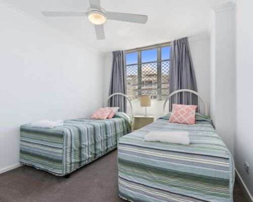 u4c 2 bed pool garden mooloolaba beach (4)