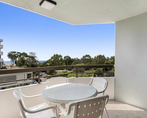 u4c 2 bed pool garden mooloolaba beach (6)