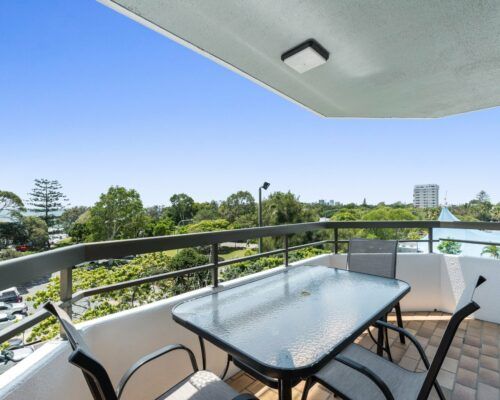 u4d 3 bed pool garden holiday mooloolaba (8)